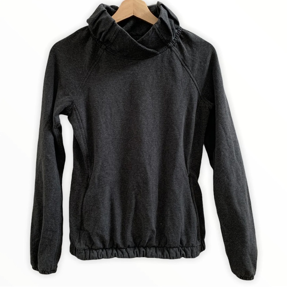GREY LULULEMON PULLOVER